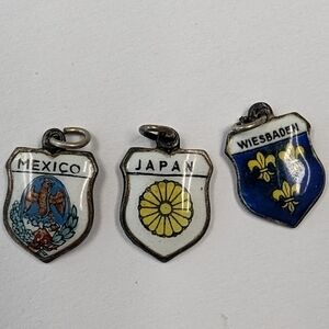 3 VTG 800 SILVER CHARMS
